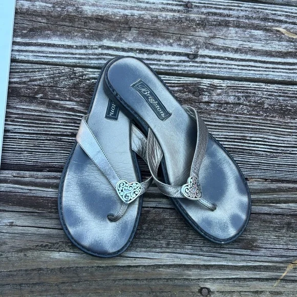 Brighton Alice thong sandals metallic leather wit heart size 7 flip flop shoes